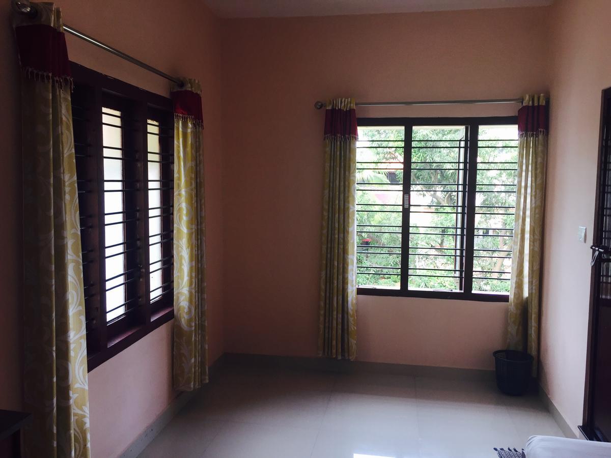 Mega Tourist Home Palarivattom Kochi Eksteriør bilde