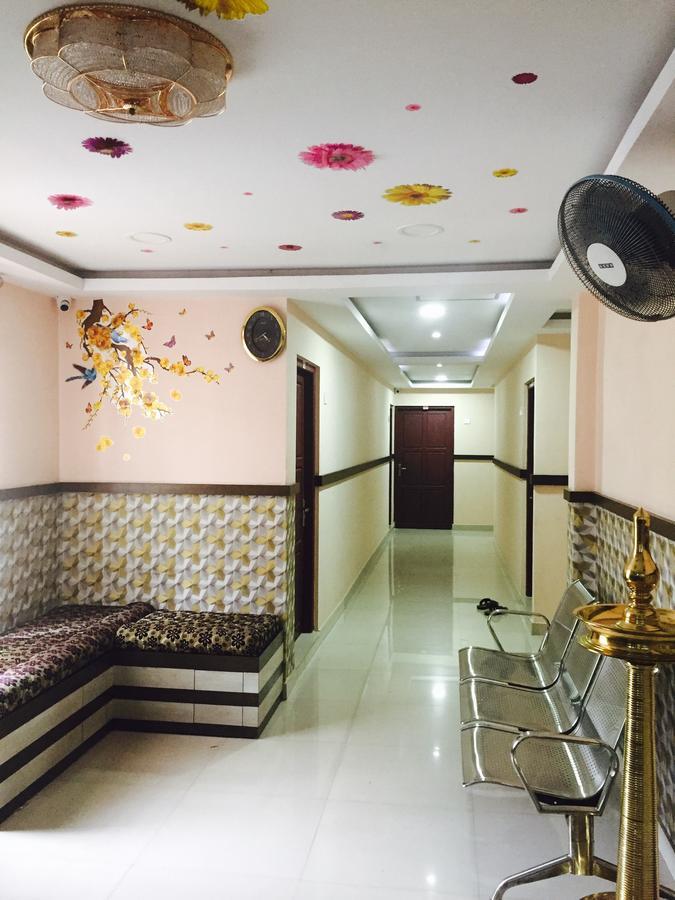 Mega Tourist Home Palarivattom Kochi Eksteriør bilde